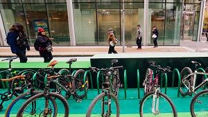Distanciamiento y temor a contagio: comiendan uso de bicicletas y aumento de ciclovías en Chile