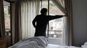 ¿ La mejor manera de ventilar una pieza pequeña?: abra la ventana y cierre la puerta