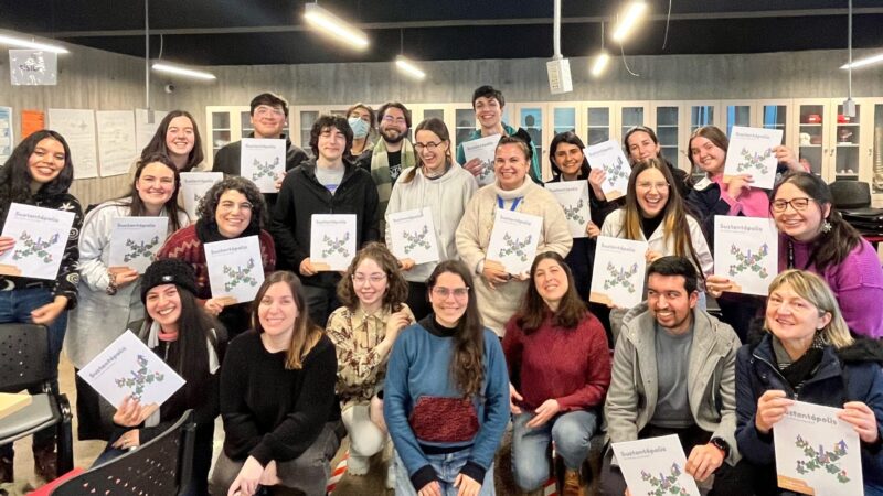 Ciudadanía Activa realizó talleres de Sustentópolis en Colegios y en la Facultad de Educación UC