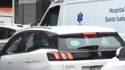 Convivencia vial: preocupante afluencia de vehículos estacionados afuera del Hospital Regional