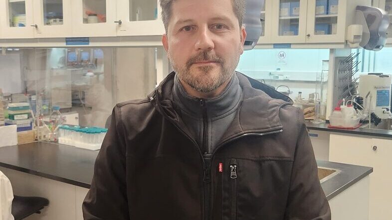 Investigador Ignacio Vargas recibe reconocimiento por su trabajo en tratamiento y reúso de agua
