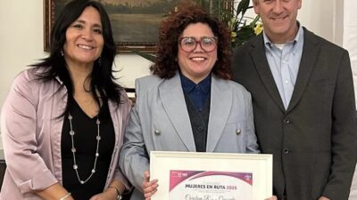 Carolina Rojas recibe el premio de Mujeres en Ruta por su investigación sobre movilidad y género