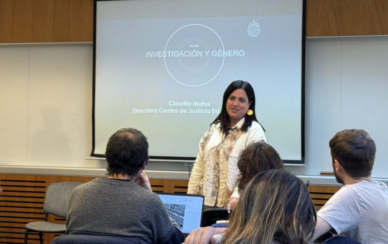 Alejandra Inostroza y mujeres cuidadoras: «Tendemos a pensar que el cuidado está asociado sólo a la maternidad»